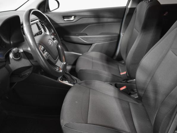 Hyundai Solaris II с пробегом 2018 года, цена 960 000 рублей, 130795 км, седан, Автокод Объявления