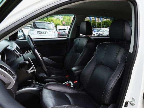 Mitsubishi Outlander II Рестайлинг с пробегом 2010 года, цена 1 229 000 рублей, 219961 км, внедорожник, Автокод Объявления