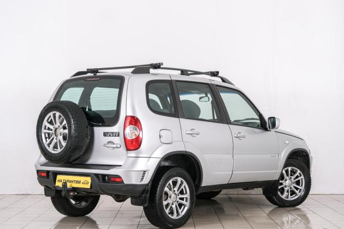 Chevrolet Niva I Рестайлинг с пробегом 2011 года, цена 599 000 рублей, 230000 км, внедорожник, Автокод Объявления