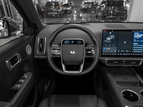 Li Auto (Lixiang) L9 I Рестайлинг с пробегом 2025 года, цена 10 700 000 рублей, 44 км, внедорожник, Автокод Объявления