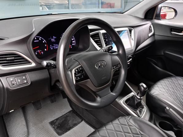 Hyundai Solaris II с пробегом 2017 года, цена 976 000 рублей, 181142 км, седан, Автокод Объявления