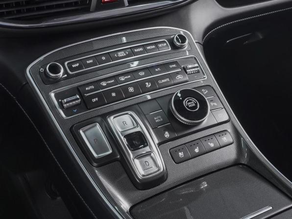 Hyundai Santa Fe IV Рестайлинг с пробегом 2023 года, цена 4 479 000 рублей, 41767 км, внедорожник, Автокод Объявления