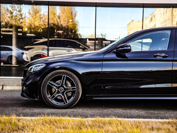 Mercedes-Benz C-Класс IV (W205) Рестайлинг с пробегом 2018 года, цена 2 579 777 рублей, 107000 км, седан, Автокод Объявления