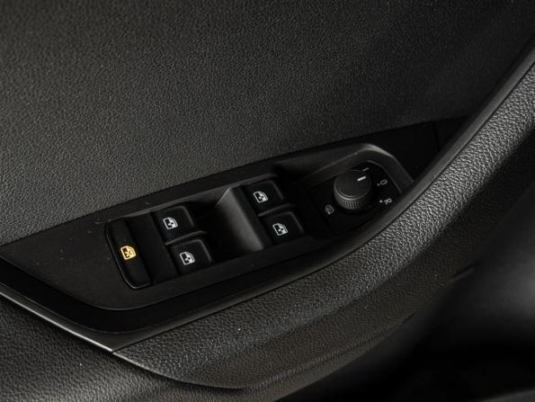 Skoda Karoq I с пробегом 2022 года, цена 2 330 000 рублей, 81452 км, внедорожник, Автокод Объявления