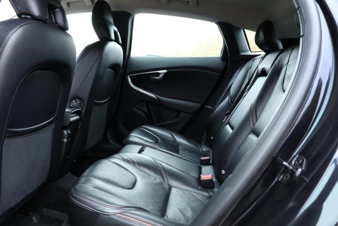 Volvo V40 Cross Country I с пробегом 2013 года, цена 1 348 000 рублей, 216000 км, хэтчбек, Автокод Объявления