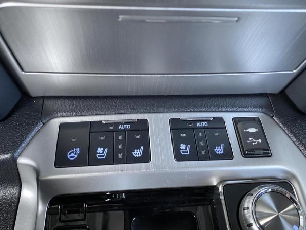 Toyota Land Cruiser 200 Series Рестайлинг 2 с пробегом 2016 года, цена 7 950 000 рублей, 84462 км, внедорожник, Автокод Объявления