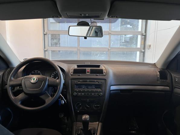 Skoda Octavia II (A5) Рестайлинг с пробегом 2011 года, цена 695 000 рублей, 207817 км, лифтбек, Автокод Объявления