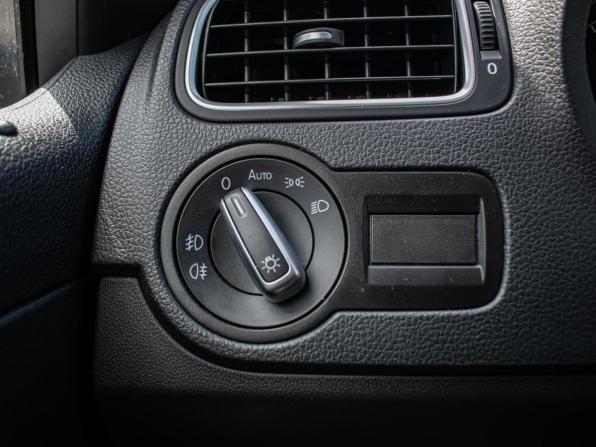 Volkswagen Polo V Рестайлинг с пробегом 2017 года, цена 1 370 000 рублей, 95564 км, седан, Автокод Объявления