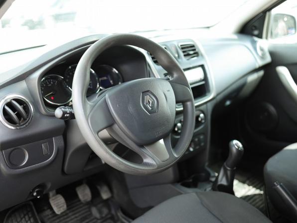 Renault Logan II с пробегом 2018 года, цена 999 000 рублей, 84200 км, седан, Автокод Объявления