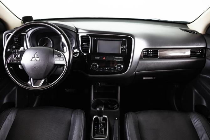 Mitsubishi Outlander III Рестайлинг 2 с пробегом 2016 года, цена 1 999 000 рублей, 149000 км, внедорожник, Автокод Объявления