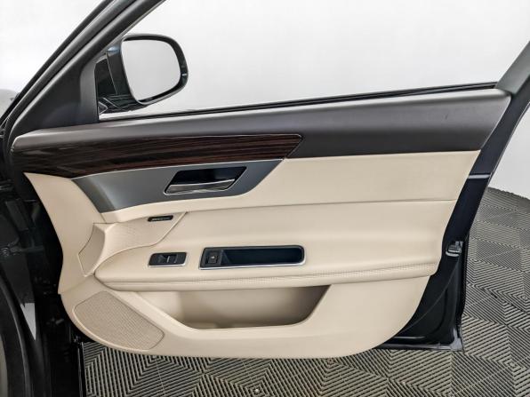 Jaguar XF II с пробегом 2016 года, цена 2 310 000 рублей, 100493 км, седан, Автокод Объявления