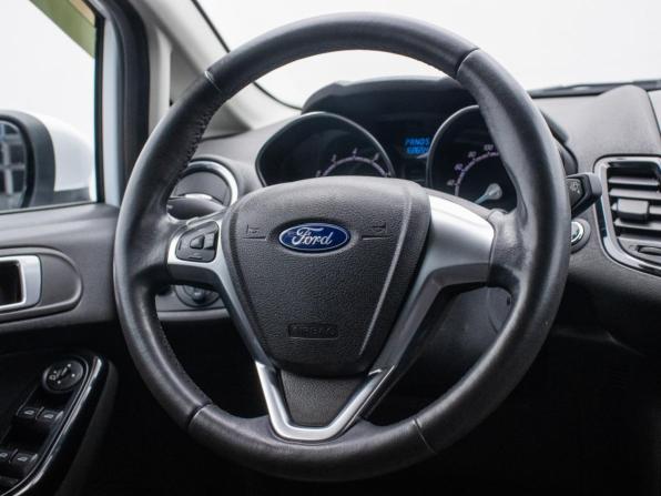 Ford Fiesta Mk6 Рестайлинг с пробегом 2016 года, цена 789 000 рублей, 165521 км, хэтчбек, Автокод Объявления