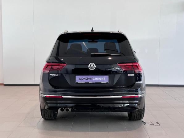 Volkswagen Tiguan II с пробегом 2018 года, цена 2 350 000 рублей, 189838 км, внедорожник, Автокод Объявления