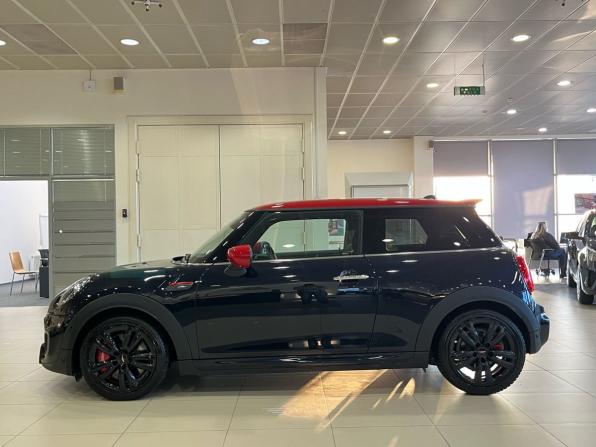 Mini Hatch III (F55/F56) Рестайлинг с пробегом 2021 года, цена 3 878 000 рублей, 23666 км, хэтчбек, Автокод Объявления