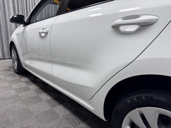 Kia Rio IV с пробегом 2017 года, цена 1 020 000 рублей, 141669 км, седан, Автокод Объявления