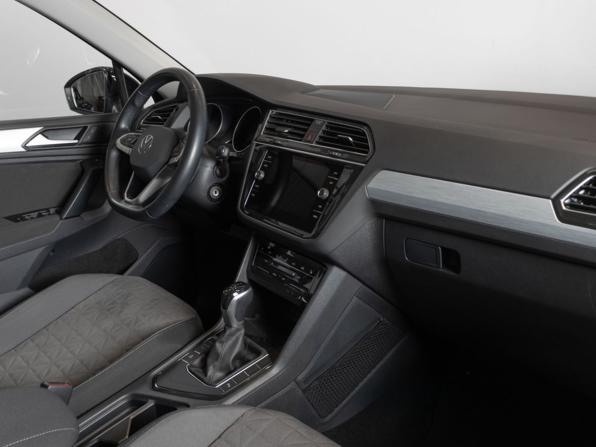 Volkswagen Tiguan II Рестайлинг с пробегом 2021 года, цена 2 874 000 рублей, 48150 км, внедорожник, Автокод Объявления