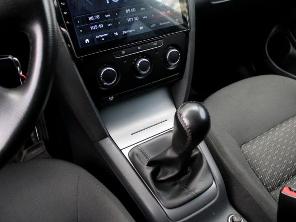 Skoda Octavia II (A5) Рестайлинг с пробегом 2013 года, цена 810 000 рублей, 215408 км, лифтбек, Автокод Объявления