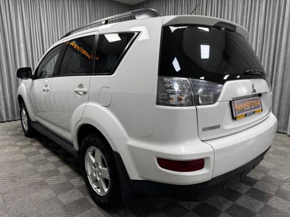 Mitsubishi Outlander II Рестайлинг с пробегом 2011 года, цена 1 250 000 рублей, 263114 км, внедорожник, Автокод Объявления
