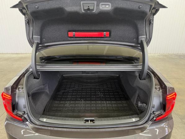 Volvo S90 II Рестайлинг с пробегом 2021 года, цена 3 127 000 рублей, 95382 км, седан, Автокод Объявления