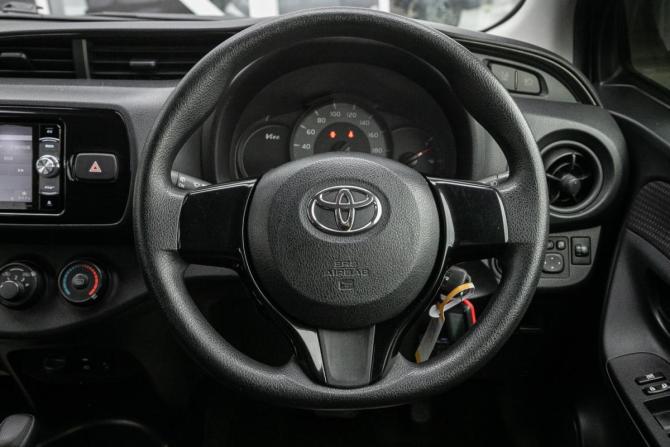 Toyota Vitz III (XP130) Рестайлинг с пробегом 2018 года, цена 828 000 рублей, 141600 км, хэтчбек, Автокод Объявления