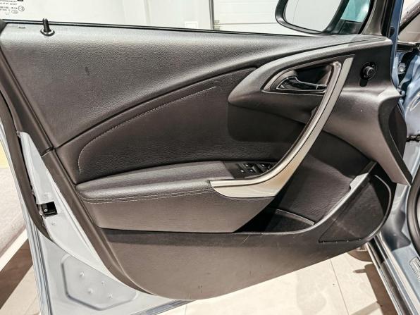 Opel Astra J с пробегом 2011 года, цена 625 000 рублей, 220636 км, хэтчбек, Автокод Объявления