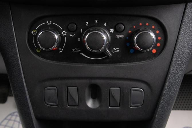 Renault Logan II с пробегом 2018 года, цена 829 000 рублей, 147049 км, седан, Автокод Объявления