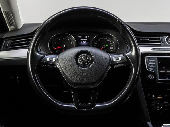 Volkswagen Passat B8 с пробегом 2017 года, цена 2 055 000 рублей, 128957 км, седан, Автокод Объявления