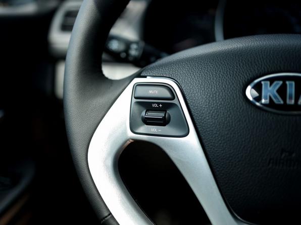 Kia Rio III Рестайлинг с пробегом 2016 года, цена 1 049 000 рублей, 87660 км, седан, Автокод Объявления
