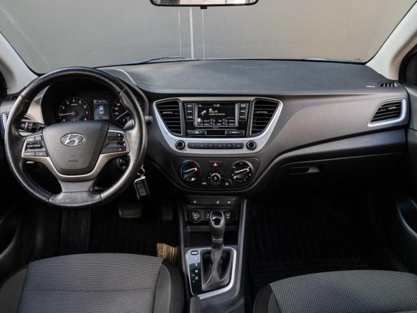 Hyundai Solaris II с пробегом 2017 года, цена 1 328 000 рублей, 99392 км, седан, Автокод Объявления