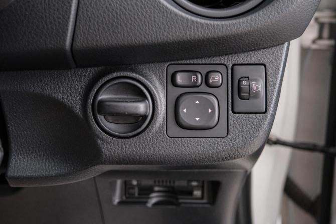 Toyota Vitz III (XP130) Рестайлинг 2 с пробегом 2017 года, цена 899 000 рублей, 199923 км, хэтчбек, Автокод Объявления