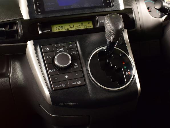 Toyota Wish II с пробегом 2010 года, цена 1 415 995 рублей, 167103 км, минивэн, Автокод Объявления