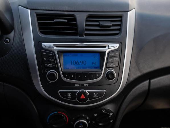 Hyundai Solaris I с пробегом 2012 года, цена 899 000 рублей, 182276 км, хэтчбек, Автокод Объявления