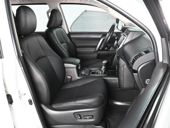 Toyota Land Cruiser Prado 150 Series Рестайлинг 2 с пробегом 2019 года, цена 4 699 000 рублей, 195906 км, внедорожник, Автокод Объявления