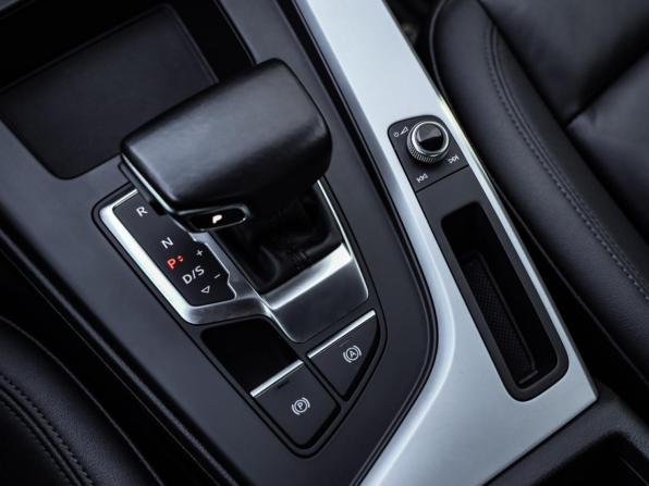 Audi A4 V (B9) Рестайлинг с пробегом 2021 года, цена 2 989 000 рублей, 102100 км, седан, Автокод Объявления