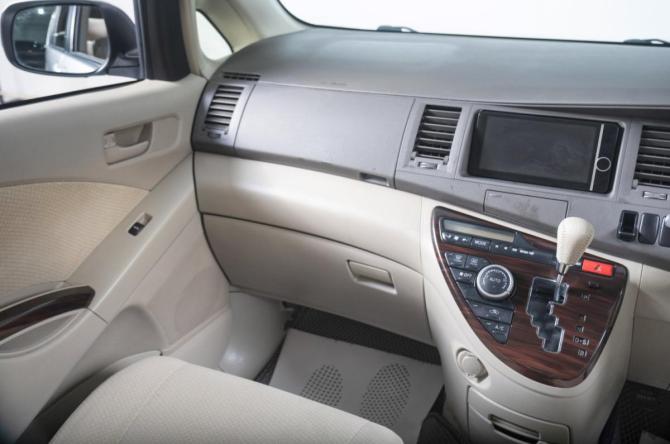Toyota ISis I Рестайлинг с пробегом 2013 года, цена 1 279 000 рублей, 105000 км, компактвэн, Автокод Объявления