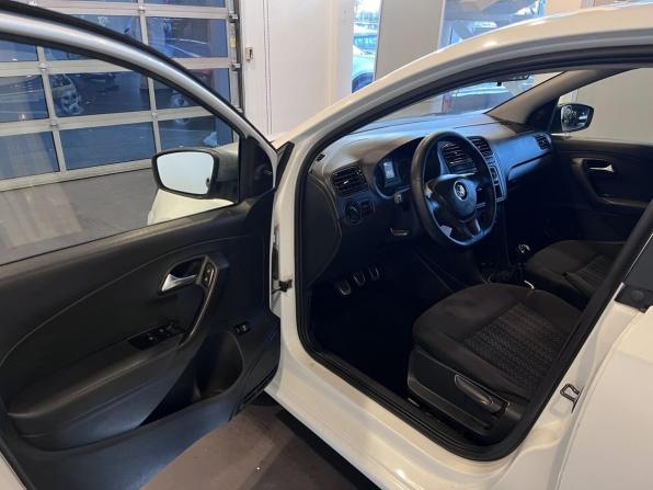 Volkswagen Polo V Рестайлинг с пробегом 2018 года, цена 595 000 рублей, 96161 км, седан, Автокод Объявления