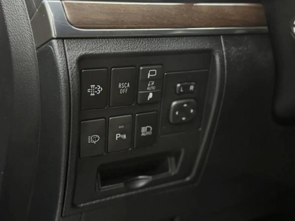 Toyota Land Cruiser 200 Series Рестайлинг 2 с пробегом 2019 года, цена 7 997 000 рублей, 130780 км, внедорожник, Автокод Объявления