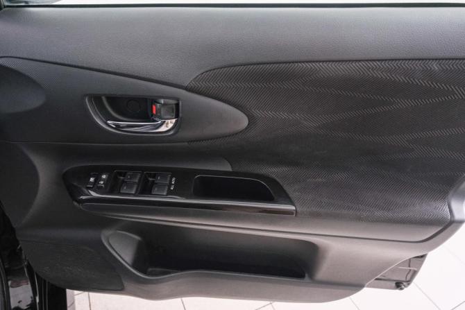 Toyota Wish II Рестайлинг с пробегом 2012 года, цена 1 259 000 рублей, 156000 км, минивэн, Автокод Объявления
