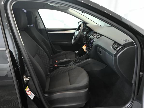 Skoda Octavia III (A7) Рестайлинг с пробегом 2018 года, цена 1 630 000 рублей, 129880 км, лифтбек, Автокод Объявления