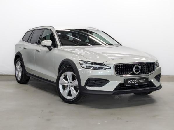 Volvo V60 Cross Country II с пробегом 2021 года, цена 4 165 000 рублей, 49003 км, универсал, Автокод Объявления