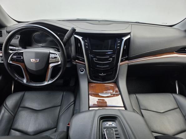 Cadillac Escalade IV с пробегом 2019 года, цена 4 985 000 рублей, 121000 км, внедорожник, Автокод Объявления