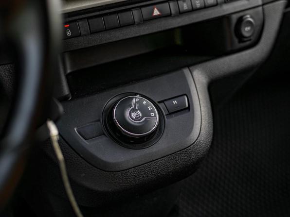 Peugeot Traveller I с пробегом 2018 года, цена 2 225 000 рублей, 228545 км, минивэн, Автокод Объявления