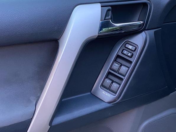 Toyota Land Cruiser Prado 150 Series с пробегом 2012 года, цена 3 250 000 рублей, 251257 км, внедорожник, Автокод Объявления