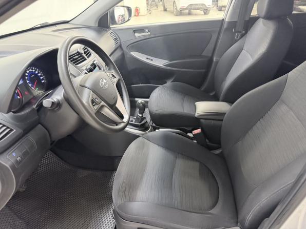 Hyundai Solaris I Рестайлинг с пробегом 2014 года, цена 999 000 рублей, 107860 км, седан, Автокод Объявления
