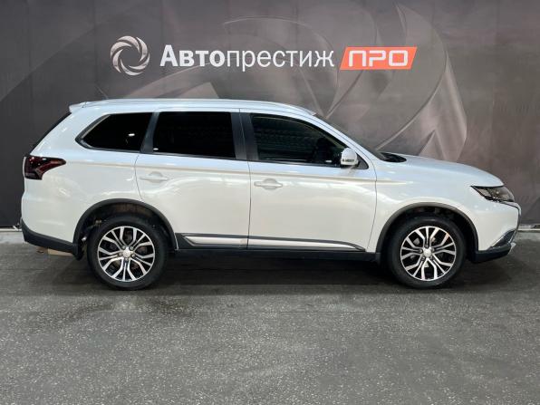 Mitsubishi Outlander III Рестайлинг 2 с пробегом 2015 года, цена 1 515 000 рублей, 192412 км, внедорожник, Автокод Объявления