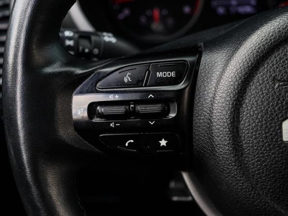 Kia Rio IV Рестайлинг с пробегом 2021 года, цена 1 330 000 рублей, 210564 км, хэтчбек, Автокод Объявления