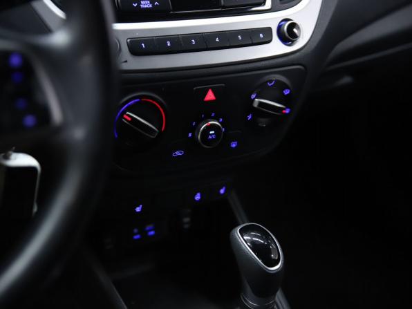 Hyundai Solaris II с пробегом 2018 года, цена 1 270 000 рублей, 155778 км, седан, Автокод Объявления