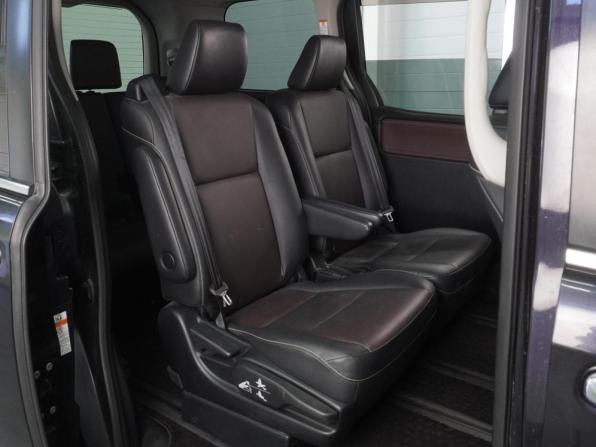 Toyota Esquire I с пробегом 2016 года, цена 2 335 000 рублей, 130174 км, минивэн, Автокод Объявления