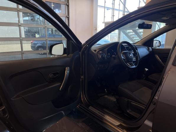 Renault Sandero II Рестайлинг с пробегом 2022 года, цена 1 465 000 рублей, 49460 км, хэтчбек, Автокод Объявления