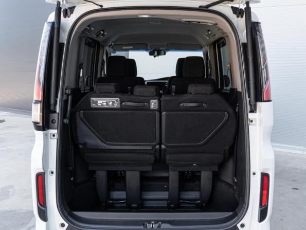 Honda Stepwgn V Рестайлинг с пробегом 2019 года, цена 2 395 000 рублей, 73018 км, минивэн, Автокод Объявления
